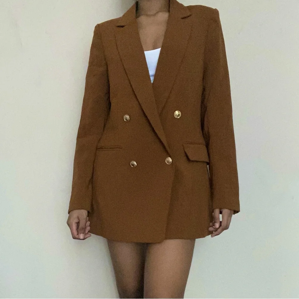 H&M brown double breasted blazer with gold buttons, oversized blazer - Picture 2 of 8